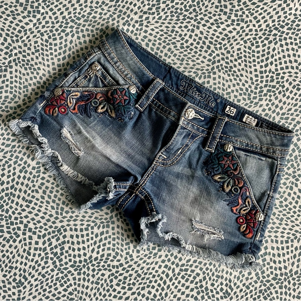 Miss Me Blue Jean Distressed Faded Denim Cutoff Shorts Floral Embroidery Size 26